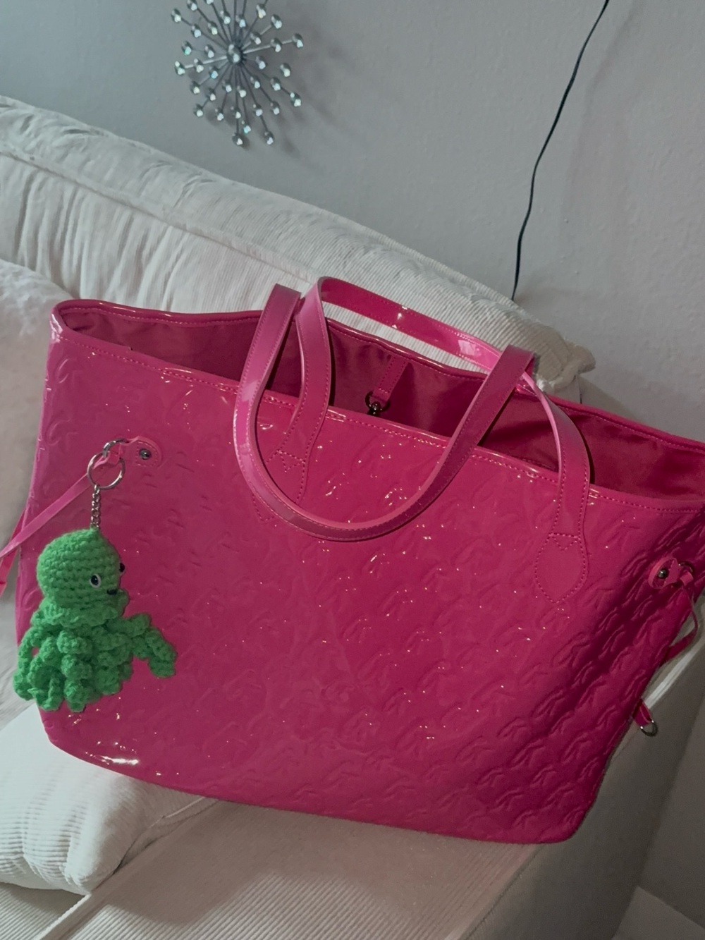 MONOGRAM GLAM TOTE WITH WRISTLET - MIRROR HOT PINK